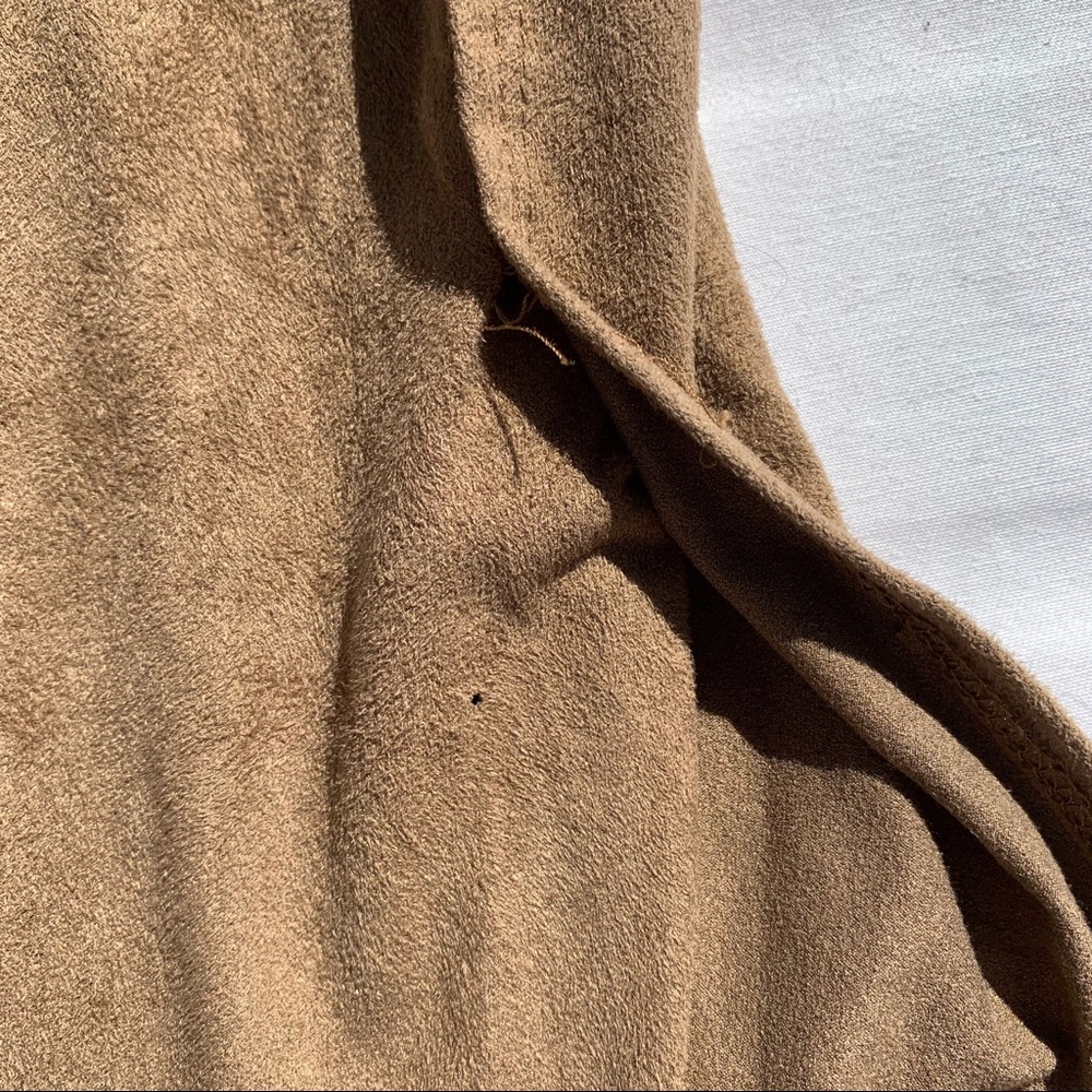 ☀️4/25 Ripe Suede-Look High/Low V-Neck Tee - Picture 11 of 11